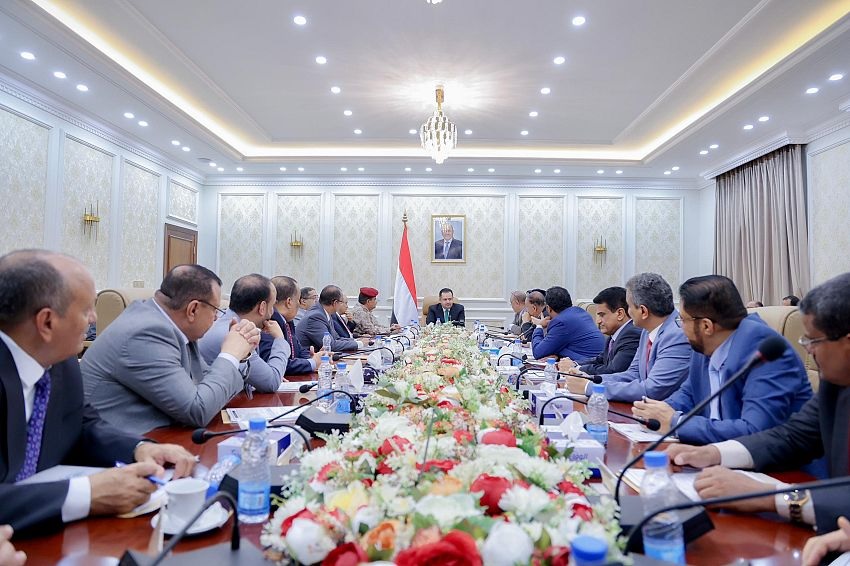 الحكومة اليمنية تؤكد دعمها للجهود السعودية والدولية لإنهاء أزمة اليمن وتوجه القوات المسلحة الاستعداد لكل الخيارات