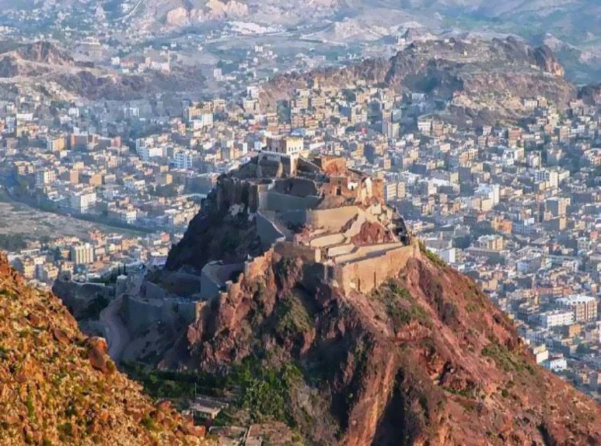 تعز.. وفاة طفلة بعد يوم من وفاة شقيقها بحمى الضنك  - (صورة)