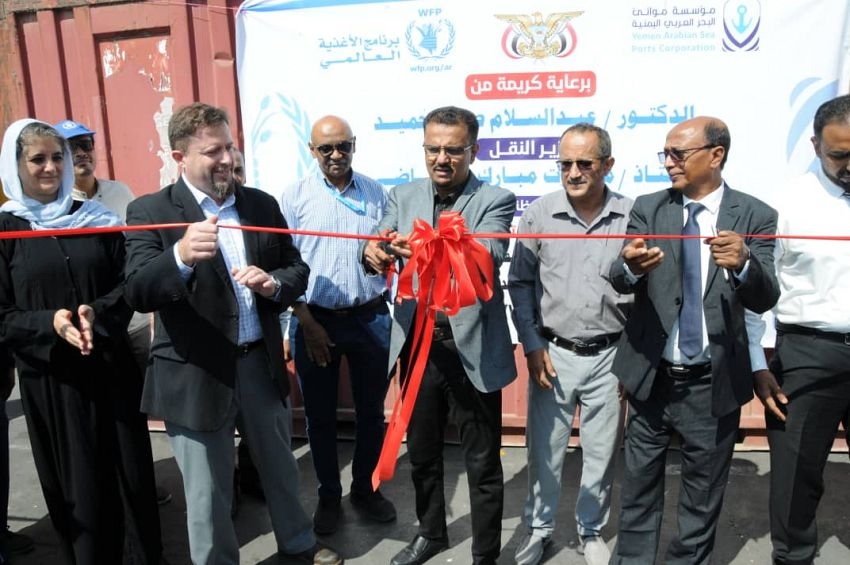 تدشين العمل بالحاضنات الجديدة بتداول الحاويات في ميناء المكلا