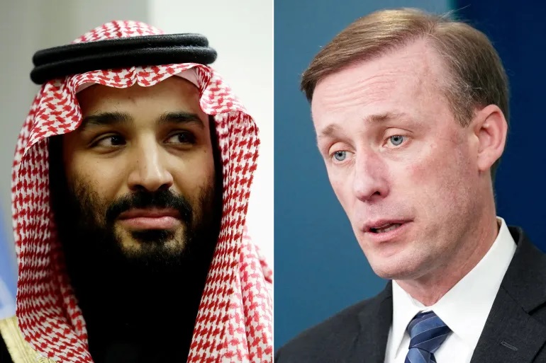 رويترز: مسؤول أمريكي بارز بحث مع بن سلمان جهود المملكة لصد هجمات ميليشيا ايران باليمن على السفن التجارية