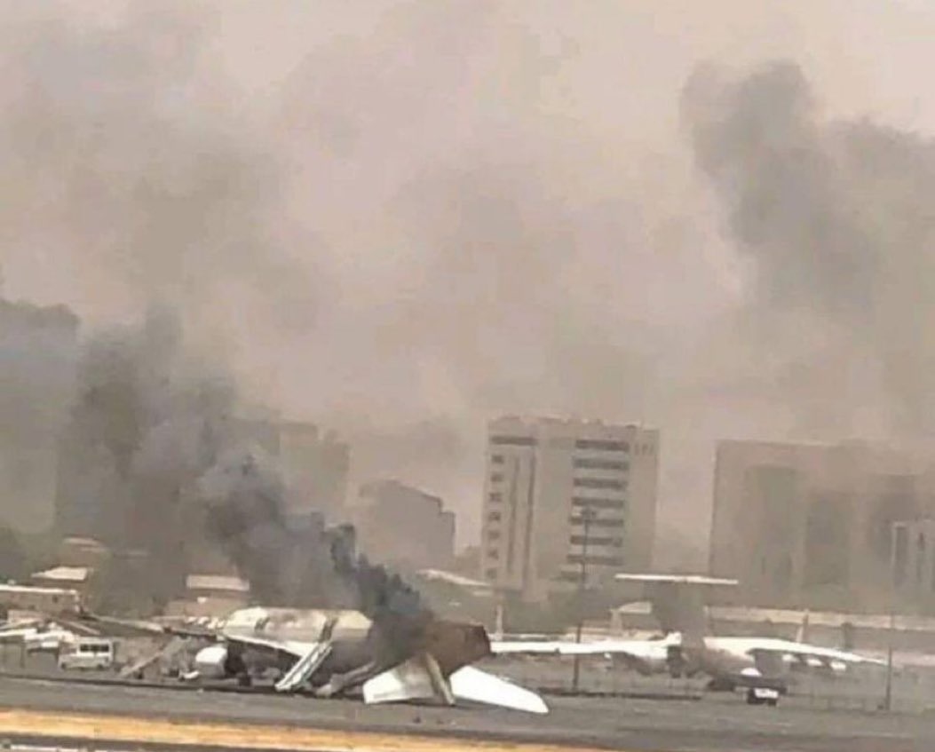 احتراق طائرة سعودية في مطار الخرطوم والمملكة تعلق الرحلات من وإلى السودان