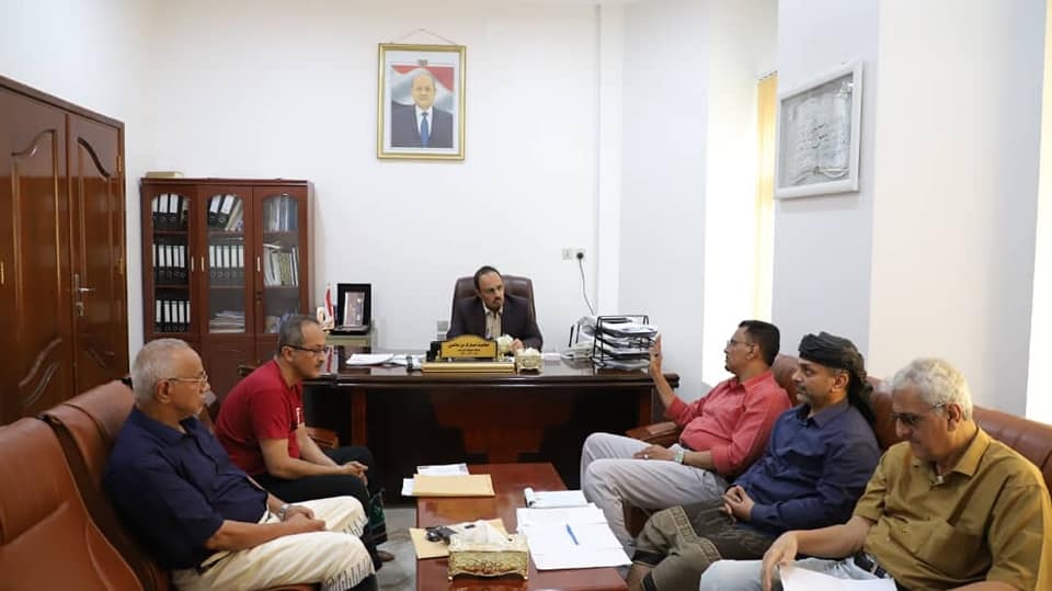 محافظ حضرموت يطلع على تقرير اللجنة المكلّفة بإصلاح أوضاع مؤسسة المياه بالساحل