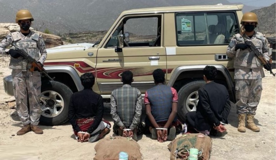 السعودية.. القبض على 4 يمنيين لتهريبهم القات