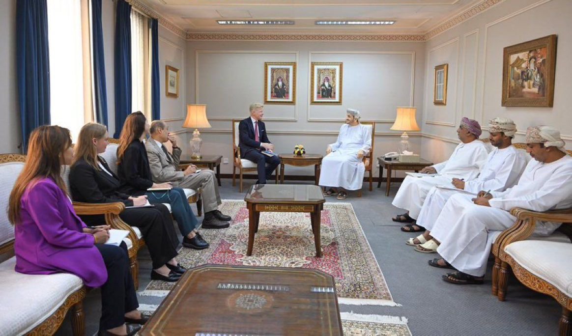 المبعوث الاممي يجري مباحثات في سلطنة عمان حول دعم جهود اطلاق عملية سياسية جامعة في اليمن
