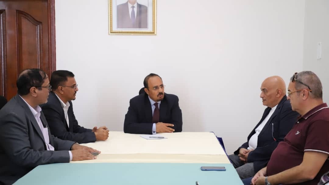 محافظ حضرموت يبحث مع وفد مصري التسريع باعادة استئناف الرحلات بين الريان والقاهرة 