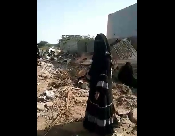 شاهد بالفيديو.. ميليشيا الحوثي تهدم عشرات المنازل في الحديدة