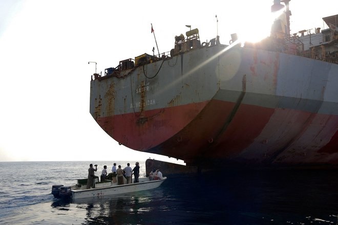 السفينة "نوتيكا" تصل إلى قبالة اليمن تمهيدًا لبدء سحب النفط من الناقلة "صافر"