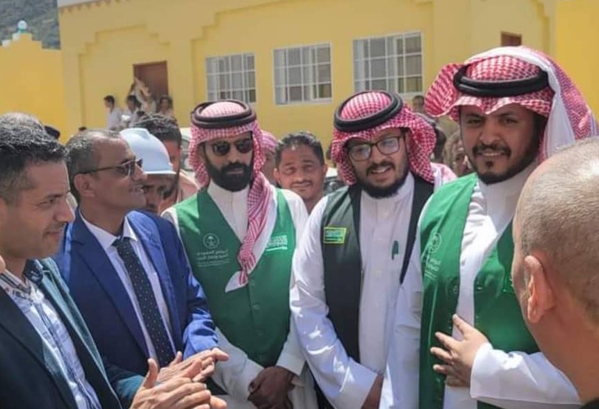 السعودية تسرّع في عملية إنارة تعز