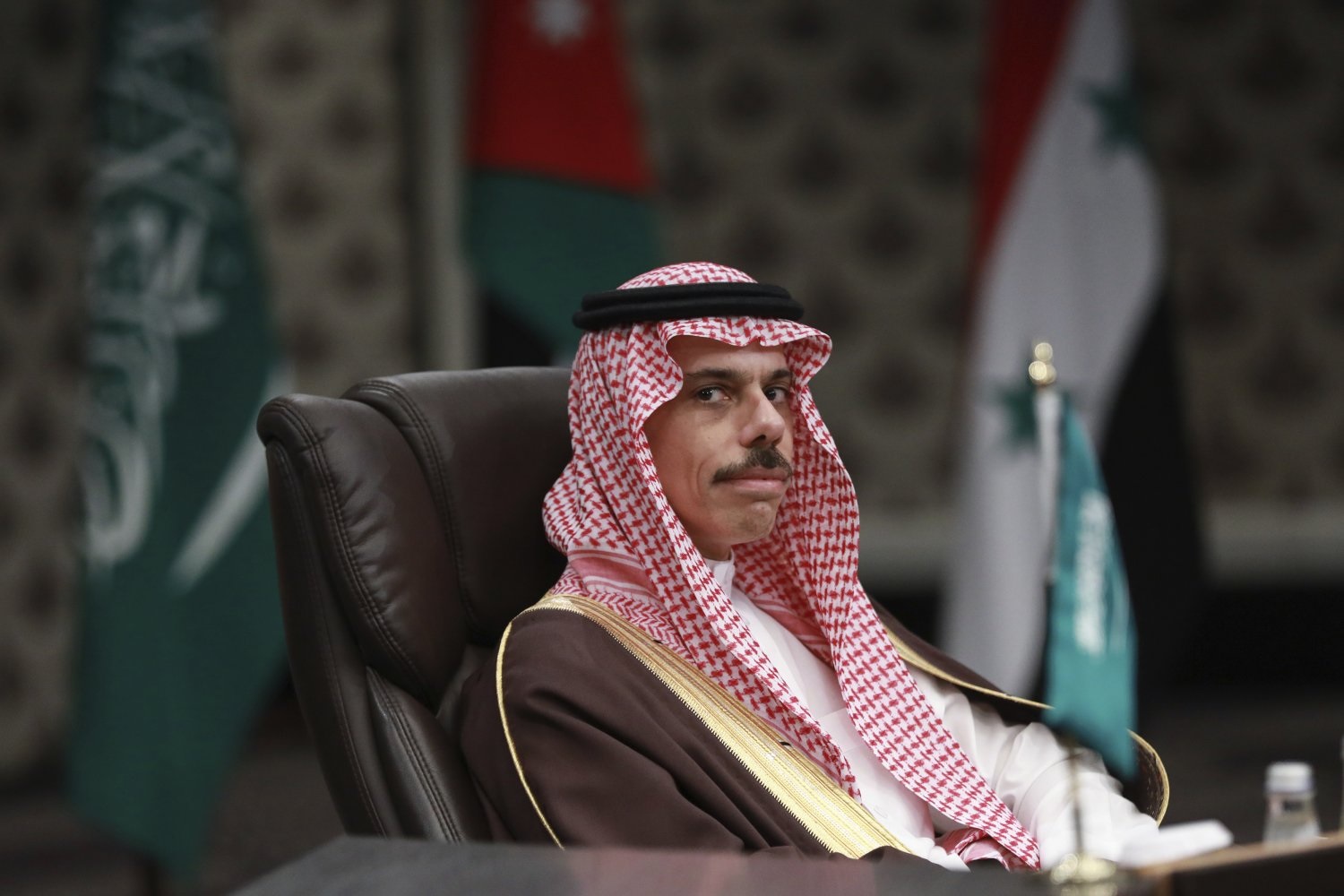 وزير خارجية السعودية: نأمل تجنب التصعيد بعد هجمات ميليشيا ايران في اليمن على السفن بالبحر الأحمر