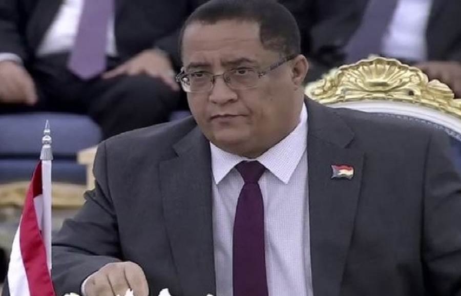 عضو في رئاسة الانتقالي: قرار "الرئاسي" بشأن العسكريين والامنيين عبث غير مقبول يجب وقفه