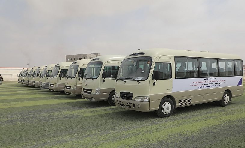 توزيع باصات نقل للاندية الرياضية في المهرة