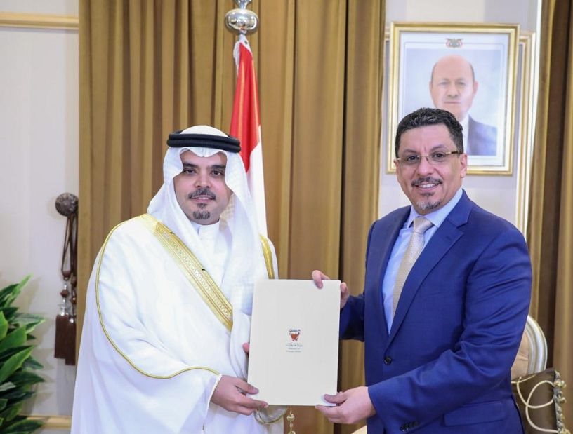 وزير خارجية اليمن يتسلم نسخة من أوراق اعتماد سفير البحرين