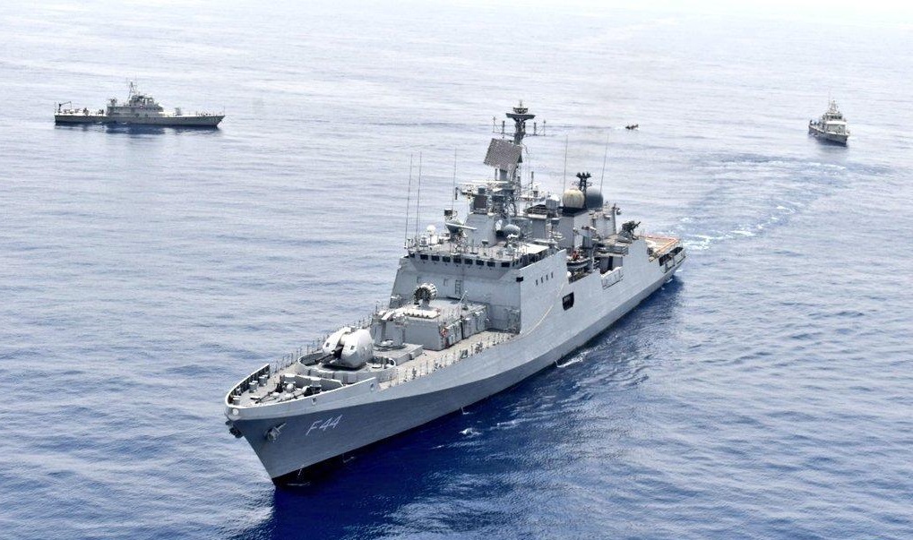 البحرية الهندية تستجيب لنداء استغاثة من سفينة تعرضت لهجوم في خليج عدن