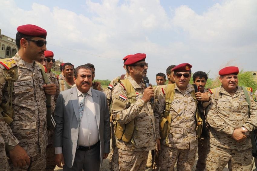بن عزيز يتفقد المنطقة العسكرية الخامسة ويشدد على هذا الأمر