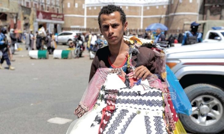 اليمن.. خريجو الجامعات العاطلين يلجأون إلى العمل المؤقت في مجالات هامشية