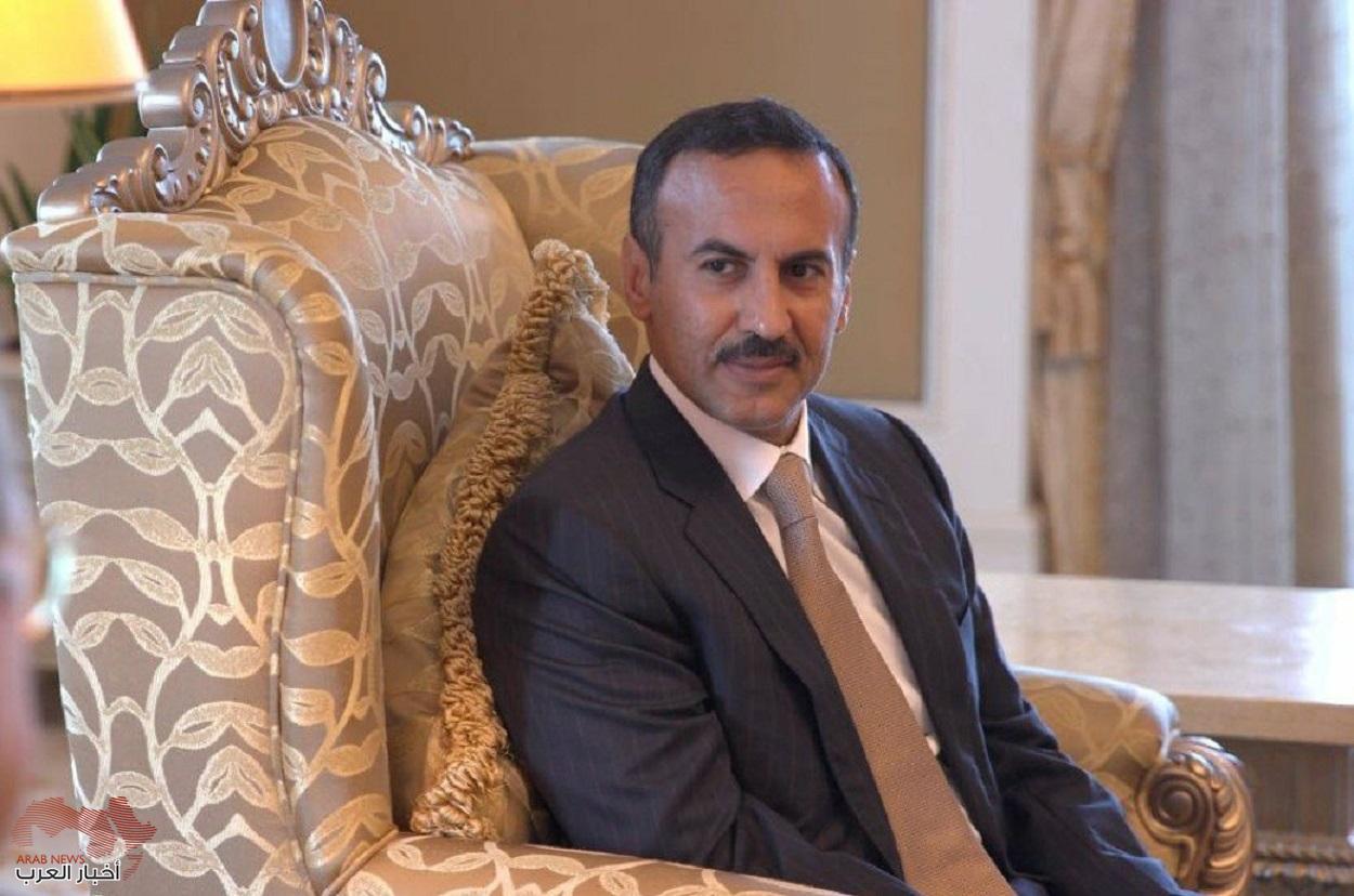 شاهد- صورة للسفير أحمد علي تثير استغراب ودهشة رواد مواقع التواصل الاجتماعي