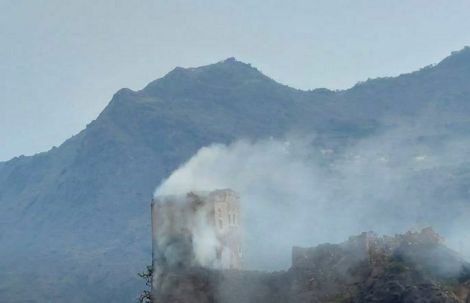 صاعقة رعدية تلحق أضراراً كبيرة بحصن تاريخي شمال غرب اليمن