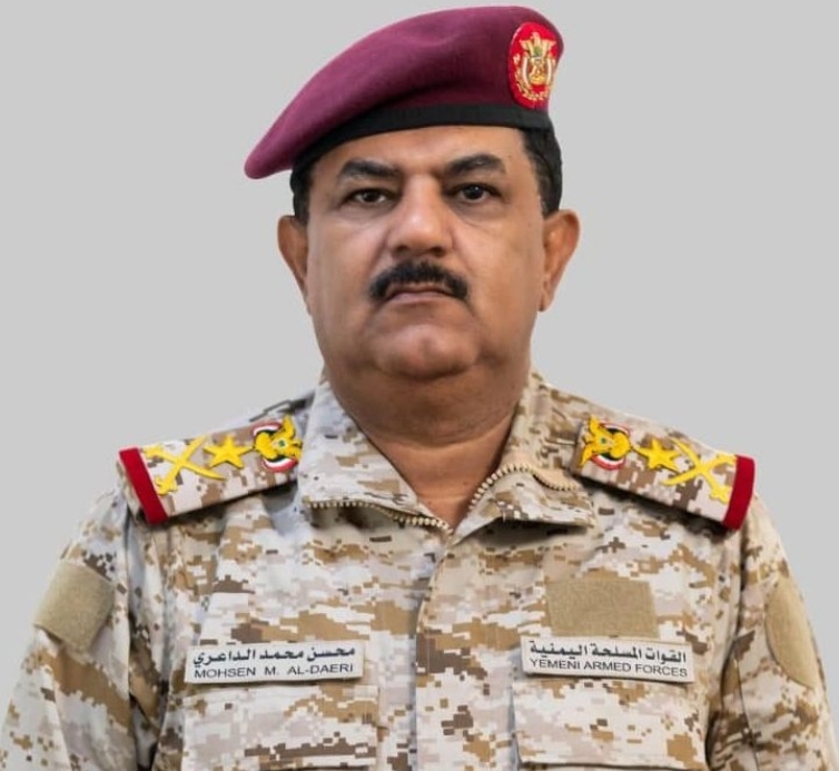 وزير الدفاع يبعث برقية عزاء لرئيس خفر مصلحة خفر السواحل بمحافظة المهرة