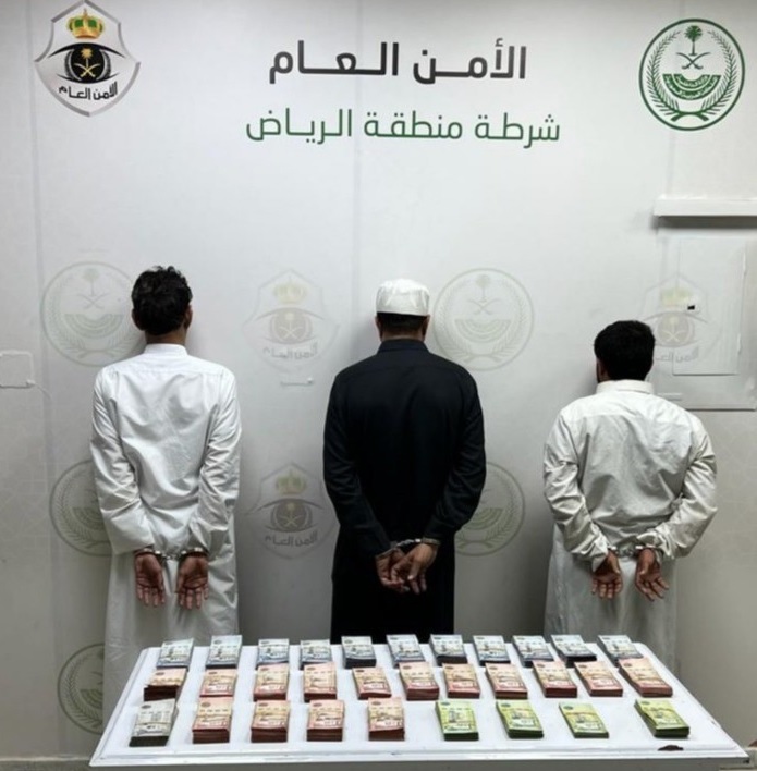 السعودية.. ضبط 3 يمنيين مخالفين لنظام الإقامة جمعوا أموالاً وحولوها إلى الخارج