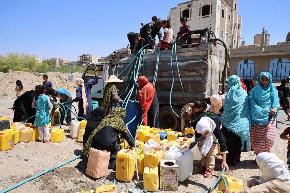 منظمة دولية: الحوثيون يحاصرون تعز بينما يهاجمون السفن ردا على الحصار الإسرائيلي لغزة