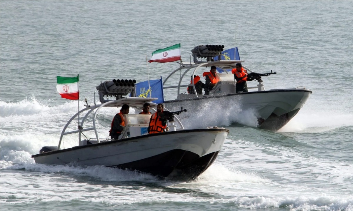 رويترز: قادة من ثوري ايران وحزب الله في اليمن لتوجيه الهجمات ضد السفن في البحر الاحمر 