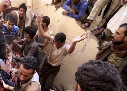 الحكومة اليمنية تصف حادث التدافع في صنعاء ب”المجزرة“ وتكشف المسؤول عنها