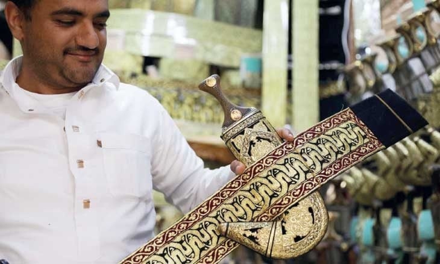 أحزمة الجنابي التقليدية توفر حرية اقتصادية للمرأة اليمنية