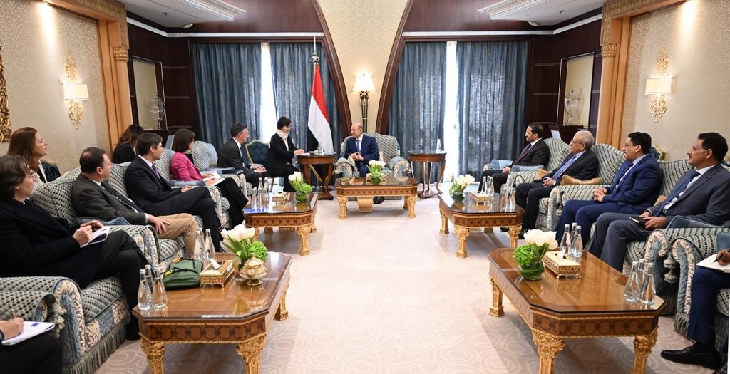 الرئيس العليمي يستقبل وفداً برلمانياً اوروبياً ويطالب بتصنيف الحوثيين منظمة ارهابية