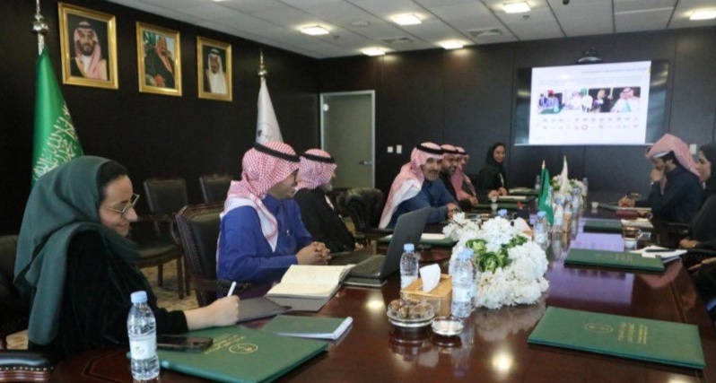 السفير آل جابر يبحث مع وفود منظمات دولية جهود تنمية واعمار اليمن