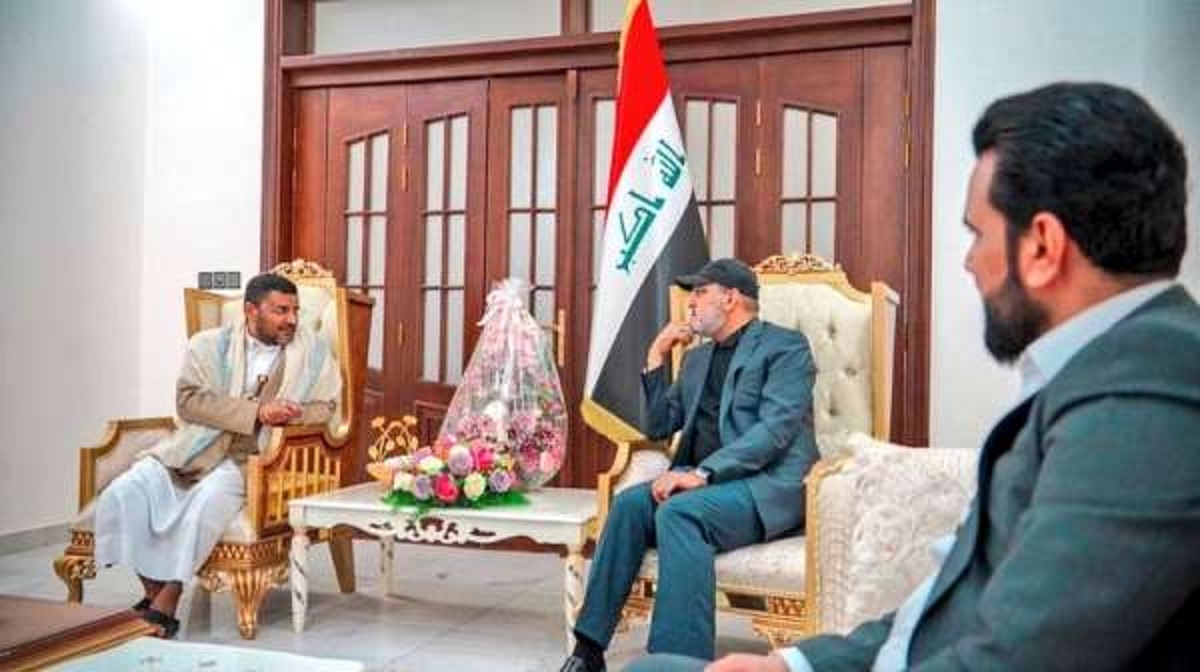 غادر صنعاء بمرر رحلة علاجية.. مشرف في ميليشيا صعدة يلتقي قائد الحشد الشعبي في العراق