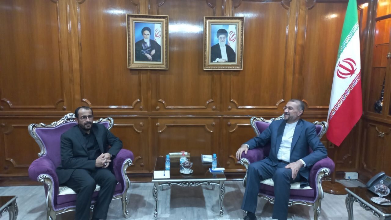 وزير خارجية ايران يجري مباحثات مع كبير مفاوضي الميليشيا في مسقط