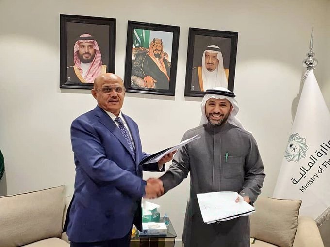 أول تصريح لمحافظ البنك المركزي اليمني بعد توقيع اتفاقية الوديعة السعودية