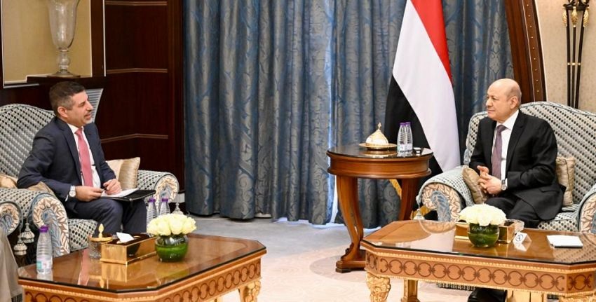 العليمي لـ السفير الامريكي: انتقلوا من البيانات إلى دائرة الفعل لإنهاء المعاناة الانسانية في اليمن