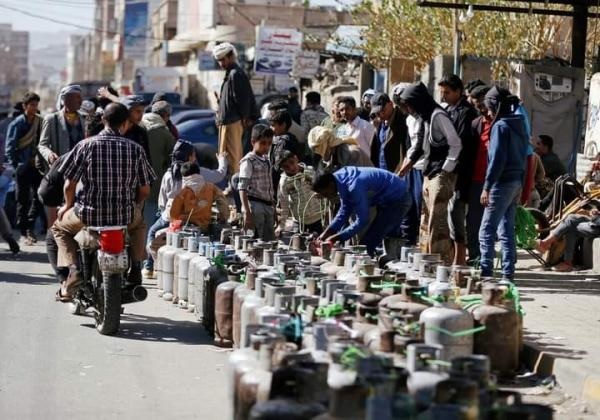 أزمة غاز خانقة في صنعاء تنعش السوق السوداء