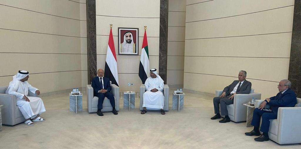 الرئيس العليمي يصل الامارات في زيارة قصيرة غير معلنة