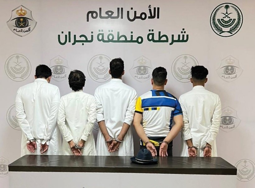 يمني في السعودية يوثق وينشر فيديو لتسلله لمقر إقامة مواطن وسرقة أحد مقتنياته..والشرطة توضح