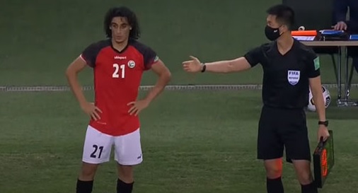 لاعب يمني يوقع عقداً مع نادي النجف العراقي