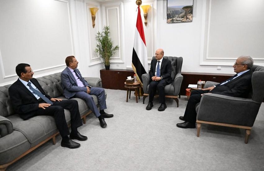 رئيس مجلس القيادة يشدد على المضي قدما بمسار الاصلاحات القضائية ومكافحة الفساد