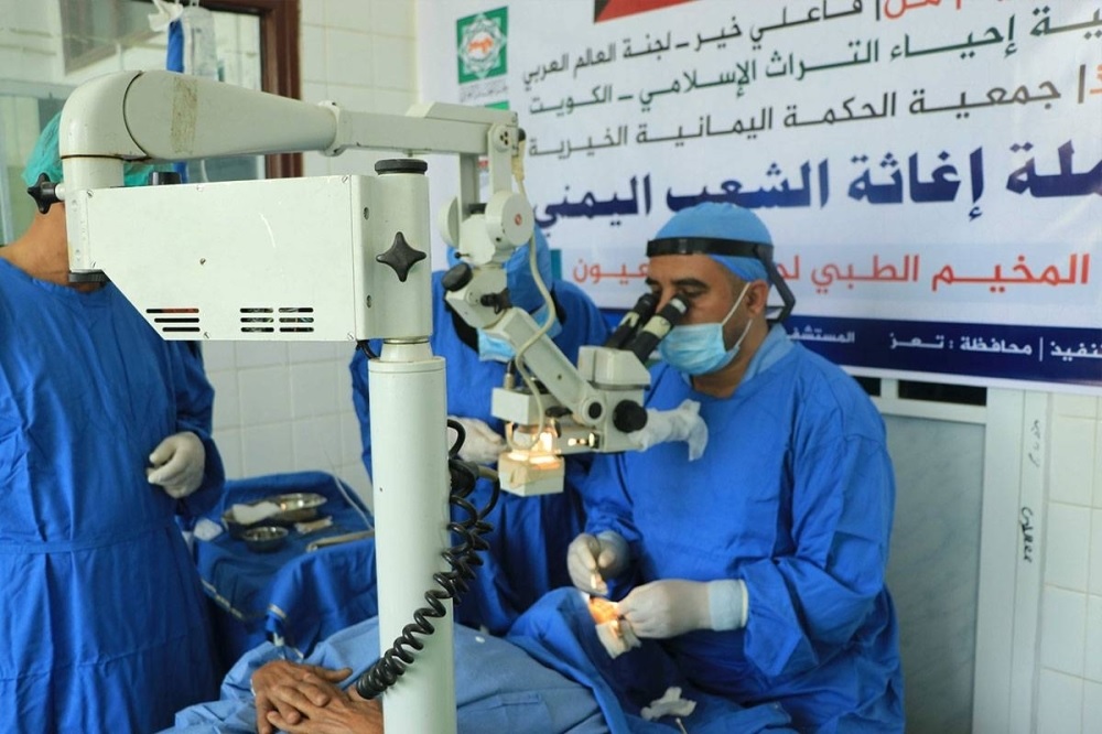 حملة كويتية لإجراء عمليات العيون في اليمن
