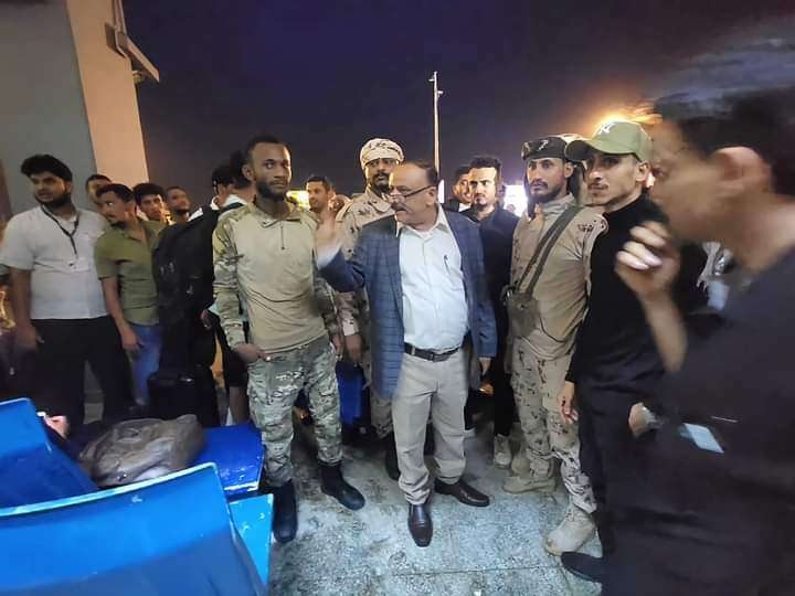 وزير النقل يوجه بحصر الاضرار في مطار عدن وعلاج المسافرين على نفقة المطار