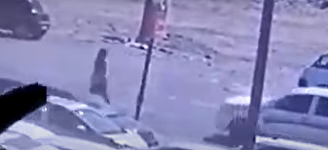 جريمة مروعة في عدن.. مسلح أزعجه "هون السيارة" فقتل السائق بدم بارد - (فيديو)