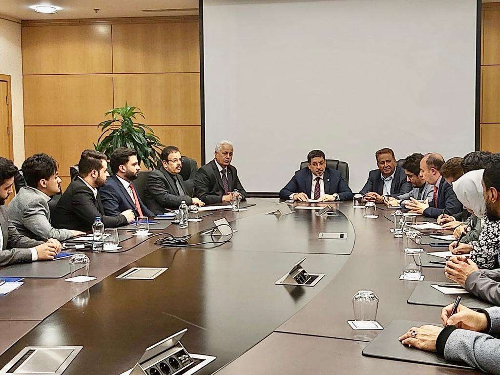 بن مبارك يناقش مع قيادات الجالية اليمنية في تركيا قضية الإقامات والتاشيرات