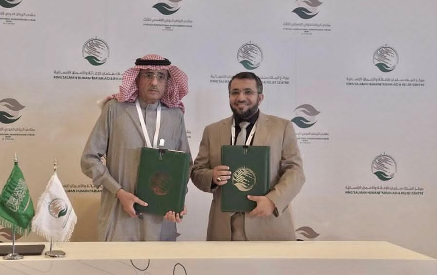 مركز الملك سلمان للإغاثة يوقع اتفاقية لتوفير الرعاية الصحية الأولية والمياه لنازحي صعدة اليمنية