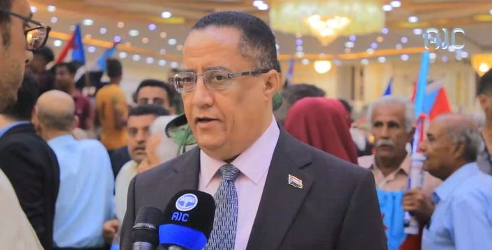 الانتقالي يلوح بالانسحاب من الرئاسي والحكومة واتخاذ اجراءات حاسمة