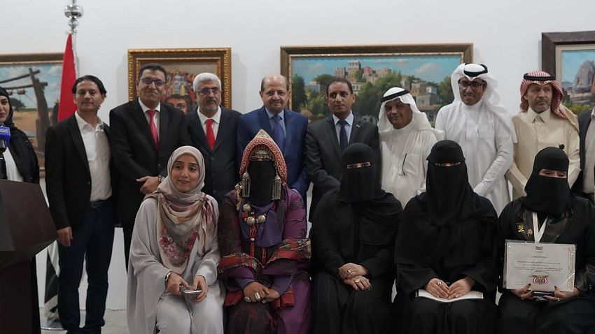 السفير الزنداني يكرّم المشاركين بمعرض فني يمني في السعودية