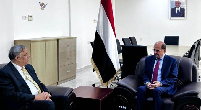 وزير خارجية اليمن يتلقي سفير الهند ويثمن ارسال نيودلهي شحنة أدوية بقيمة 2 مليون دولار