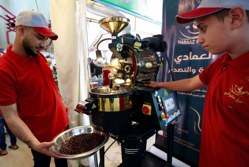 تجار يمنيون يكافحون لإيصال منتجات القهوة إلى الأسواق