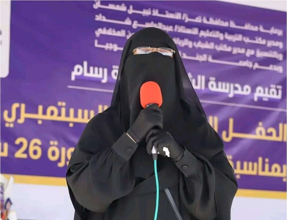 رئيس الوزراء يوجه الشكر لمديرة مدرسه"الشهيدة نعمة رسام "ويقدم لها العم المالي