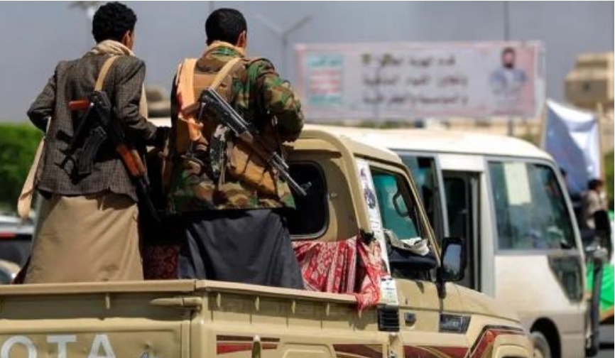 شيخ قبلي موالي للمليشيا..."براءة للذمة أنصح الهاربين بعدم العودة وتصديق العفو العام"
