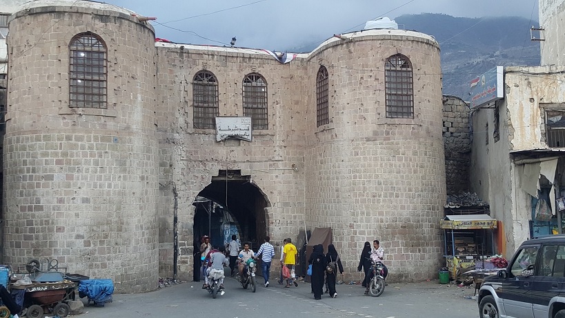 الحوثيون يخنقون تعز بـ"حصار" من نوع جديد